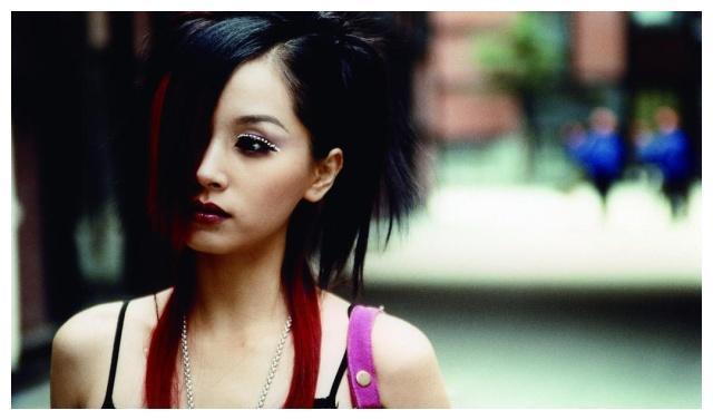 《姨妈的后现代生活》人在江湖身不由己