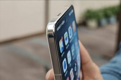 ​荣耀豁出去了！4320HZ+5650mAh+卫星通信，发布两个月跌价660元