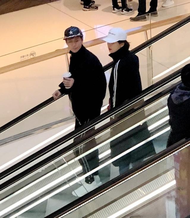 杨紫男朋友是谁（杨紫与男友秦俊杰一起跨年）