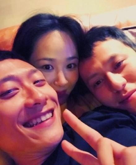 杨紫男朋友是谁（杨紫与男友秦俊杰一起跨年）