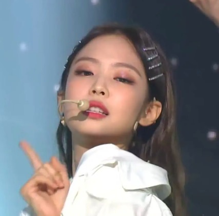 彻底翻车！Jennie道歉评论区 原来不止一次中途离场、迟到也是家常便饭！