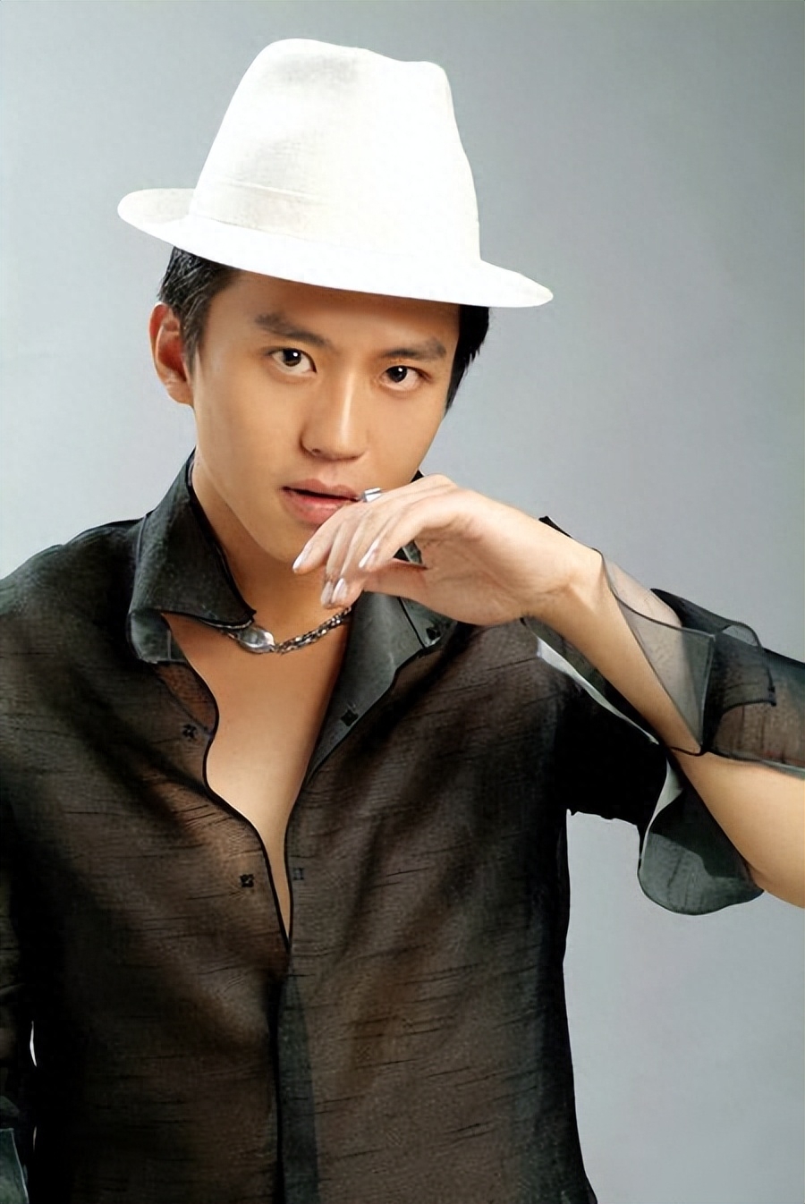 邓超的个人资料 :才华横溢的全能演员