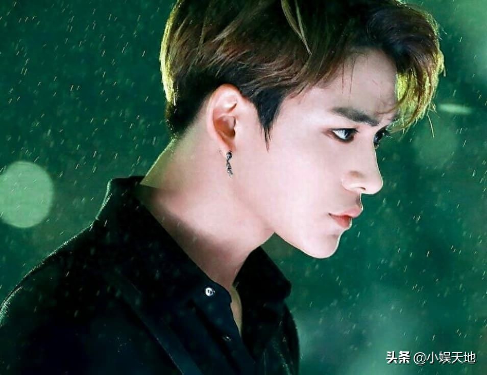 NCT成员黄旭熙侧颜,五官立体侧颜满分,卢卡斯的颜值太优越啦