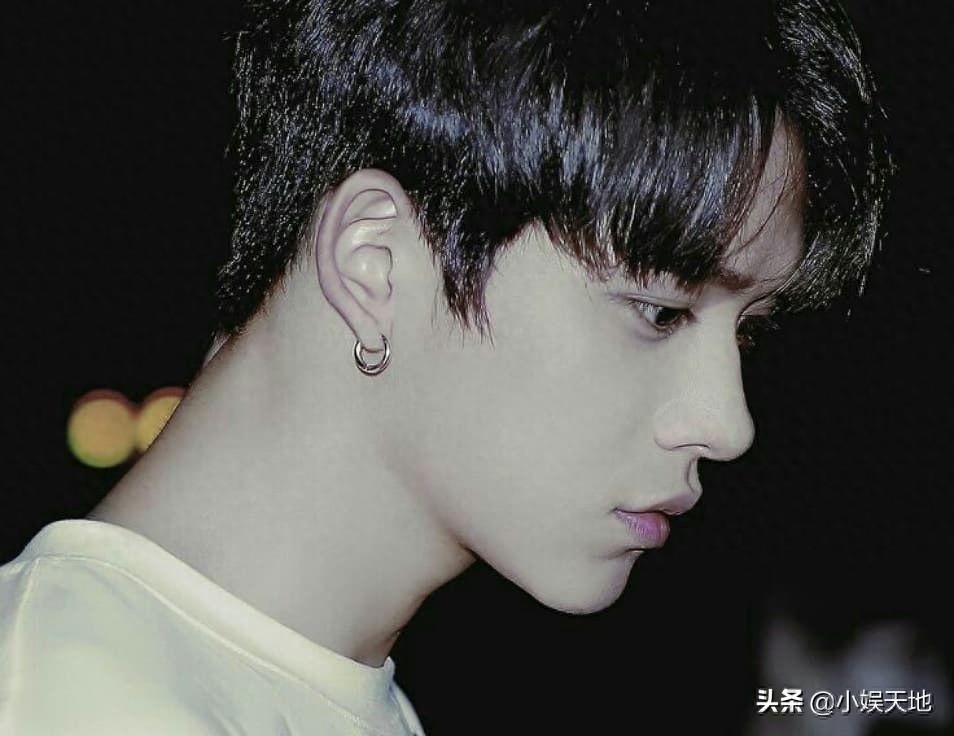 NCT成员黄旭熙侧颜,五官立体侧颜满分,卢卡斯的颜值太优越啦