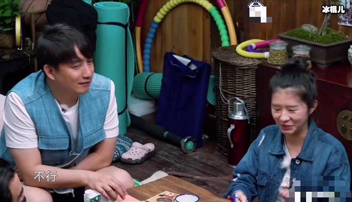 何兰逗一脸嫌弃