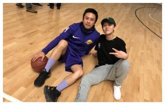 邓超鹿晗退出《跑男》首次亮相，超哥袜子抢镜，鹿晗还是那么帅气