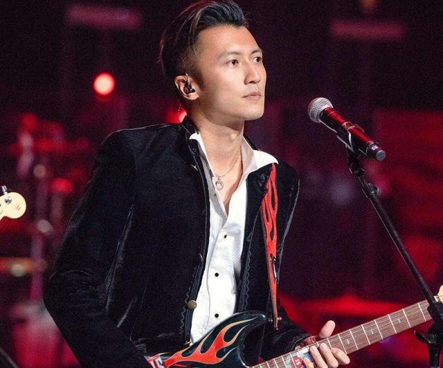 陈坤为谢霆锋砸耳机（陈坤用耳机怒砸谢霆锋）(4)