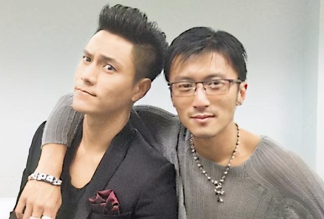 陈坤为谢霆锋砸耳机（陈坤用耳机怒砸谢霆锋）(2)