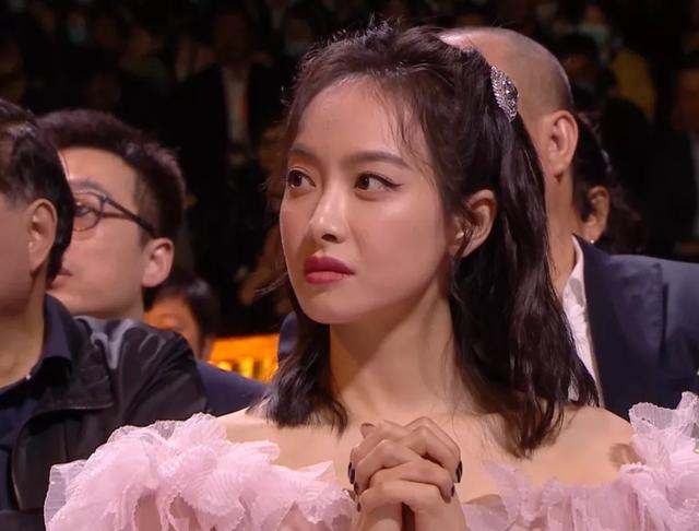 赵丽颖夸王一博唱歌好听（金鹰晚会台下众星状态一览）(21)