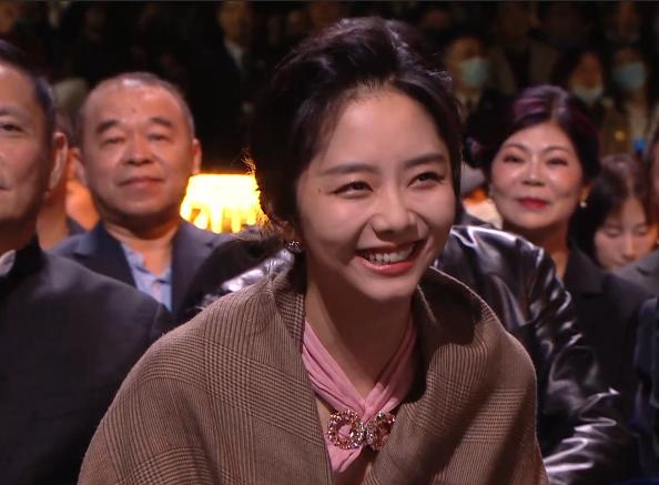 赵丽颖夸王一博唱歌好听（金鹰晚会台下众星状态一览）(15)