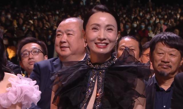 赵丽颖夸王一博唱歌好听（金鹰晚会台下众星状态一览）(18)