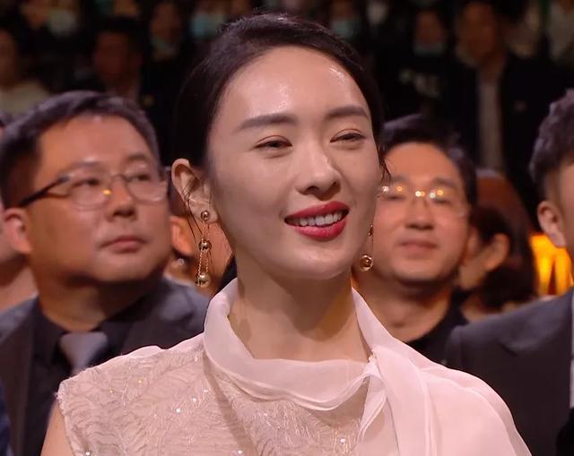 赵丽颖夸王一博唱歌好听（金鹰晚会台下众星状态一览）(25)