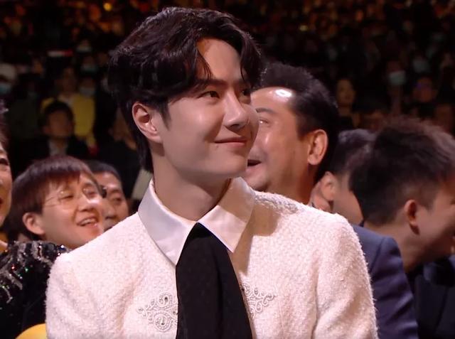 赵丽颖夸王一博唱歌好听（金鹰晚会台下众星状态一览）(7)