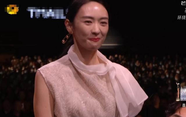 赵丽颖夸王一博唱歌好听（金鹰晚会台下众星状态一览）(24)