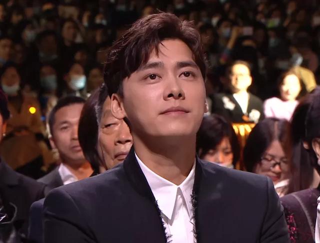 赵丽颖夸王一博唱歌好听（金鹰晚会台下众星状态一览）(17)