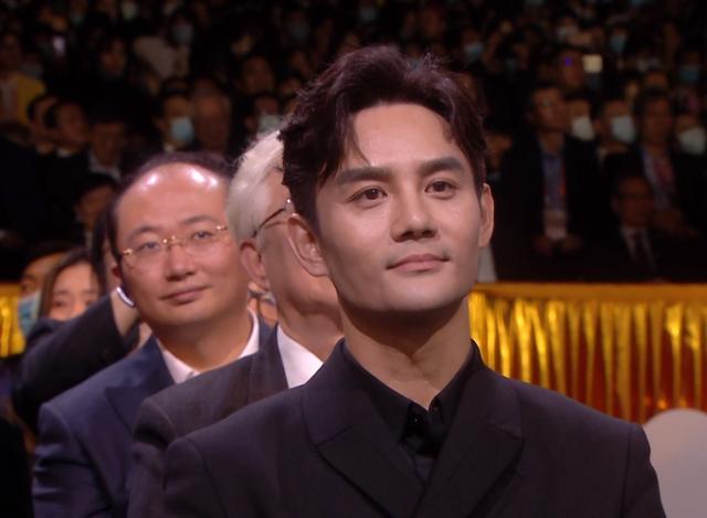 赵丽颖夸王一博唱歌好听（金鹰晚会台下众星状态一览）(30)