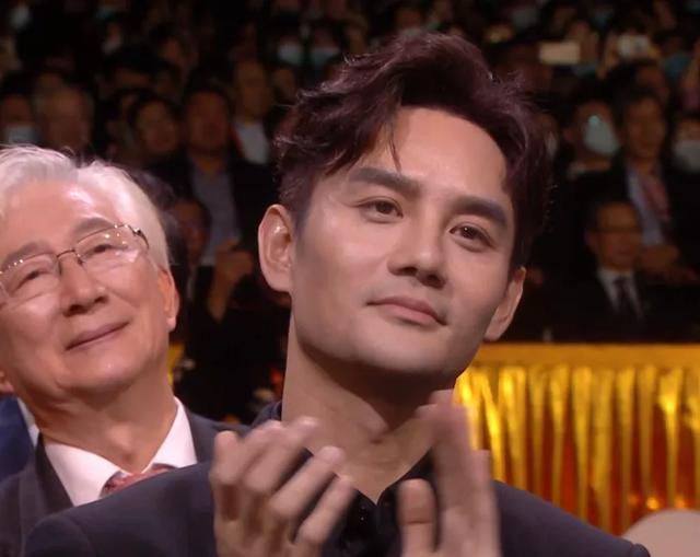 赵丽颖夸王一博唱歌好听（金鹰晚会台下众星状态一览）(31)