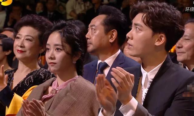 赵丽颖夸王一博唱歌好听（金鹰晚会台下众星状态一览）(16)