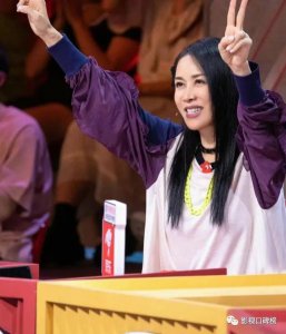 ​连登脱口秀大会喜剧大赛，那英被嘲“英魂不散”，为了女儿真拼