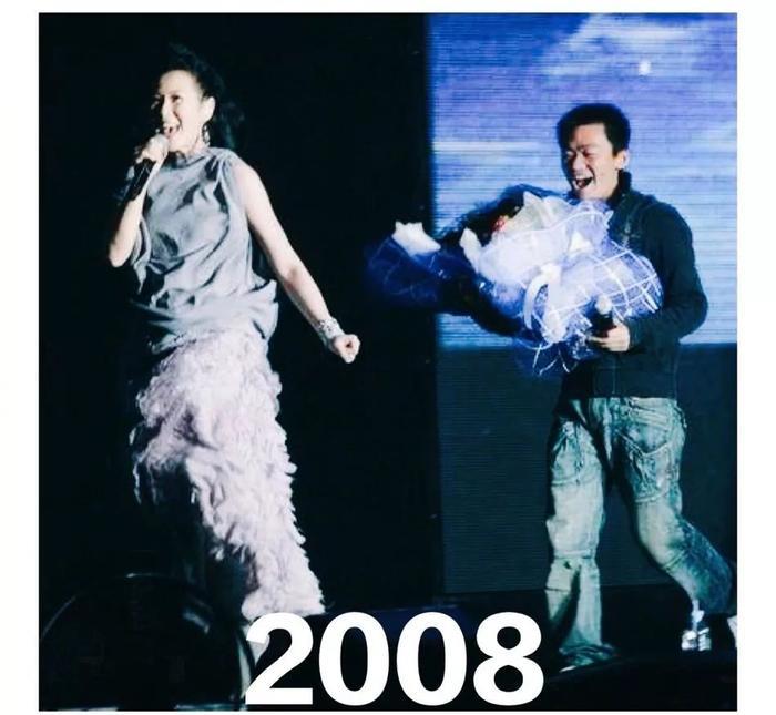 刘若英晒14年姐弟情：亲密拥抱王宝强，袒露心声我们彼此依靠