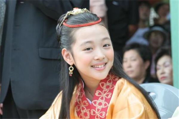 崔雪莉放飞自我又po诡异照片,崔雪莉为什么变成这样精神不正常吗