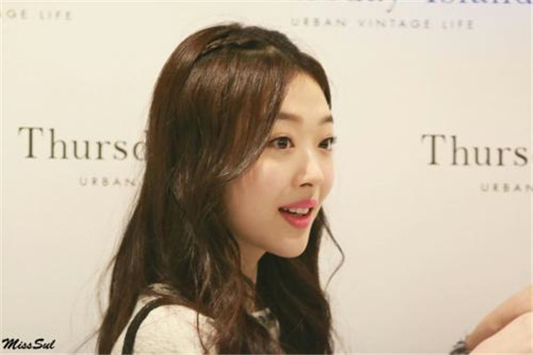 崔雪莉放飞自我又po诡异照片,崔雪莉为什么变成这样精神不正常吗