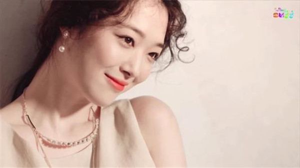 崔雪莉放飞自我又po诡异照片,崔雪莉为什么变成这样精神不正常吗