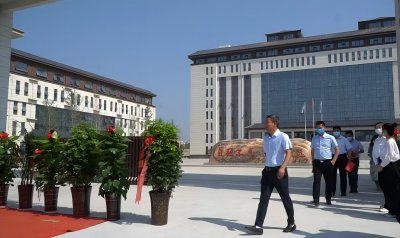 ​郑州时代科技中等专业学校新校区挂牌仪式隆重举行