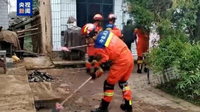 ​现场视频：房屋晃动吊灯摇摆，甘肃陇西地震多地震感明显