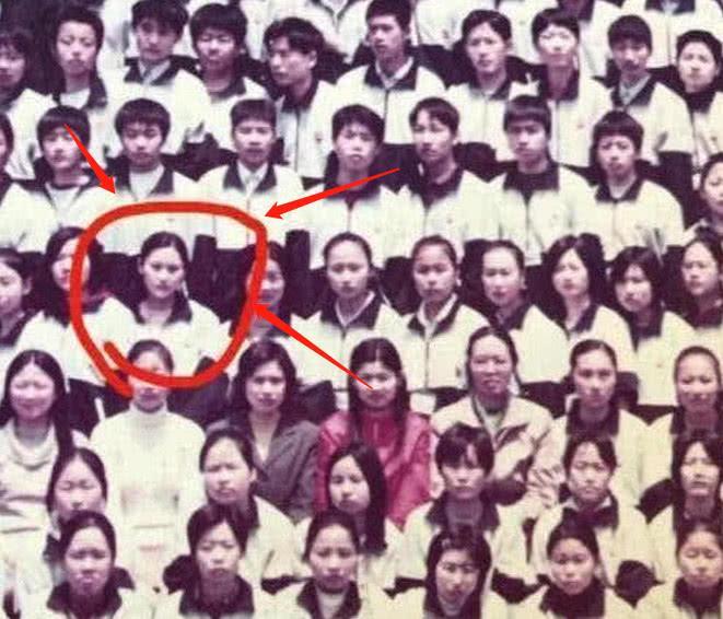 张馨予上学时期照片曝光,网友:整没整这下也太明显了吧!