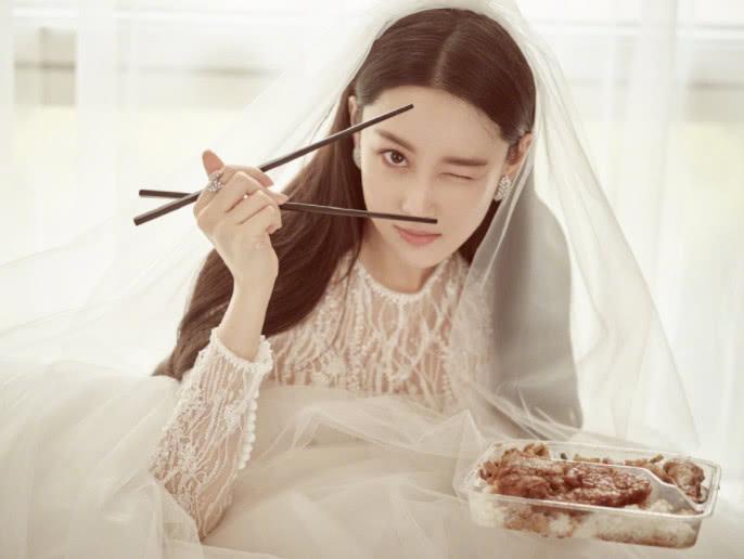 张馨予上学时期照片曝光,网友:整没整这下也太明显了吧!