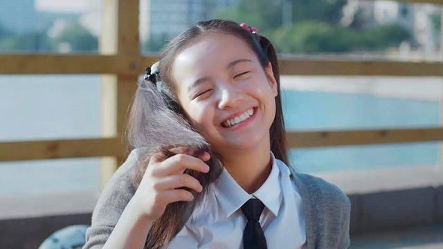 徐静蕾罕见晒照秀恩爱,倚靠男友黄立行身旁心情大好