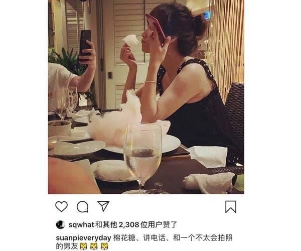 徐静蕾罕见晒照秀恩爱,倚靠男友黄立行身旁心情大好