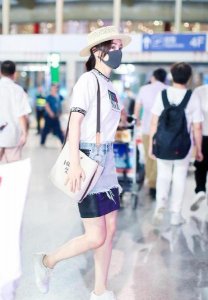 ​明星时尚穿搭(时尚女明星穿搭)