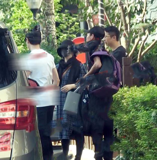 冯绍峰现身机场身形消瘦憔悴（冯绍峰近照）