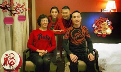 ​60岁巩汉林全家近照流出 超美儿媳妇很抢眼