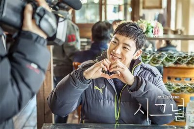 ​李帝勋个人资料简介(韩国男明星李帝勋因演出（信号）从而走红)