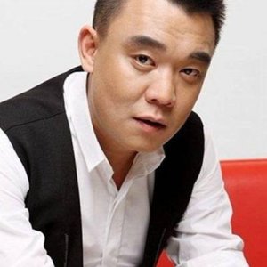 ​崔嵩《潜伏》中演谁，崔嵩还演过哪些电视剧