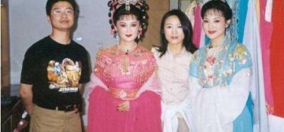 ​两位黄梅戏艺术家，她24岁嫁大16岁作家，她被小15岁老公宠成公主