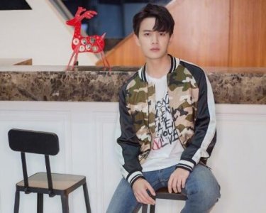 ​任嘉伦晒宝宝是男是女（任嘉伦升级当爹！微博晒宝宝）