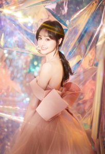 ​郑爽蝴蝶结纱裙造型（郑爽微博之夜造型来袭）