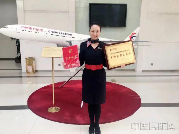 东航最年轻的机长(这6名东航武汉资深乘务长被授予)(4)