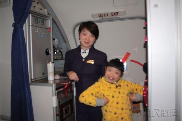 东航最年轻的机长(这6名东航武汉资深乘务长被授予)(6)