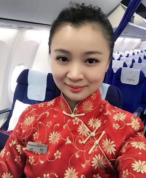 东航最年轻的机长(这6名东航武汉资深乘务长被授予)(1)