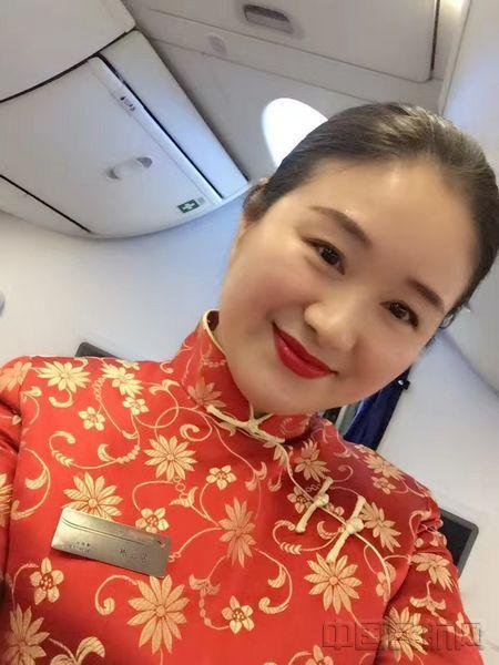 东航最年轻的机长(这6名东航武汉资深乘务长被授予)(5)