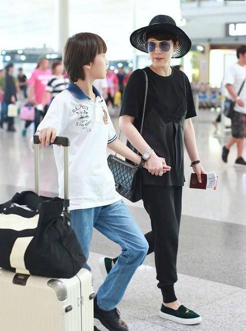 羡慕童文洁儿子女儿外甥高考成功?现实中,海清儿子也是超级学霸