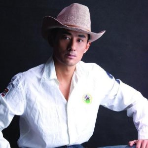 ​从年入千万的歌手，到靠妻子抛头露面吃软饭，阿宝经历了什么？