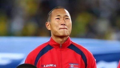 ​世界杯一哭成名的郑大世: 与韩国空姐闪婚，生两娃零继承妻子颜值