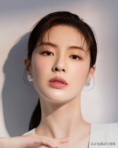 ​李先彬，清纯与性感兼具的实力派魅力女神，撩人身姿，美爆啦