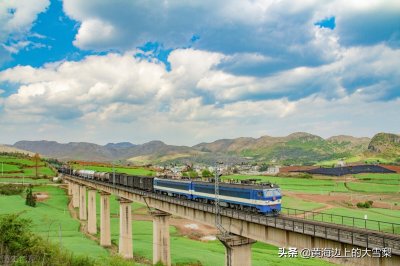 ​1997年3月18日——南昆铁路全线铺通